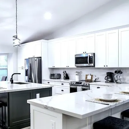 Beautiful 5-Bdrm Vacation Home Wheated Pool